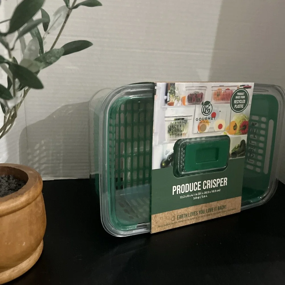 NEW. Produce Crisper Container Removable Basket Adjustable Air Vent Clear 3.8qt